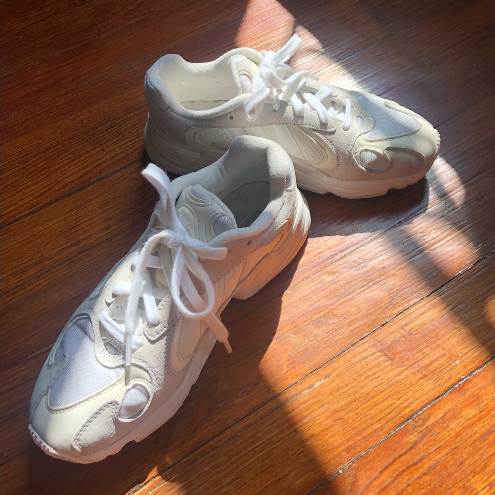 Adidas YUNG 1 in Cloud White, US 5.5 (mens) US 7/7.5 (womens)
